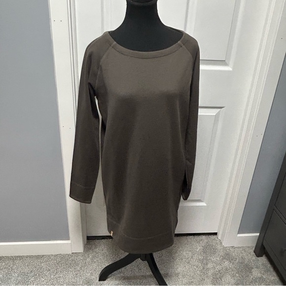 Tentree - Point Raglan Dress - Picture 1 of 8